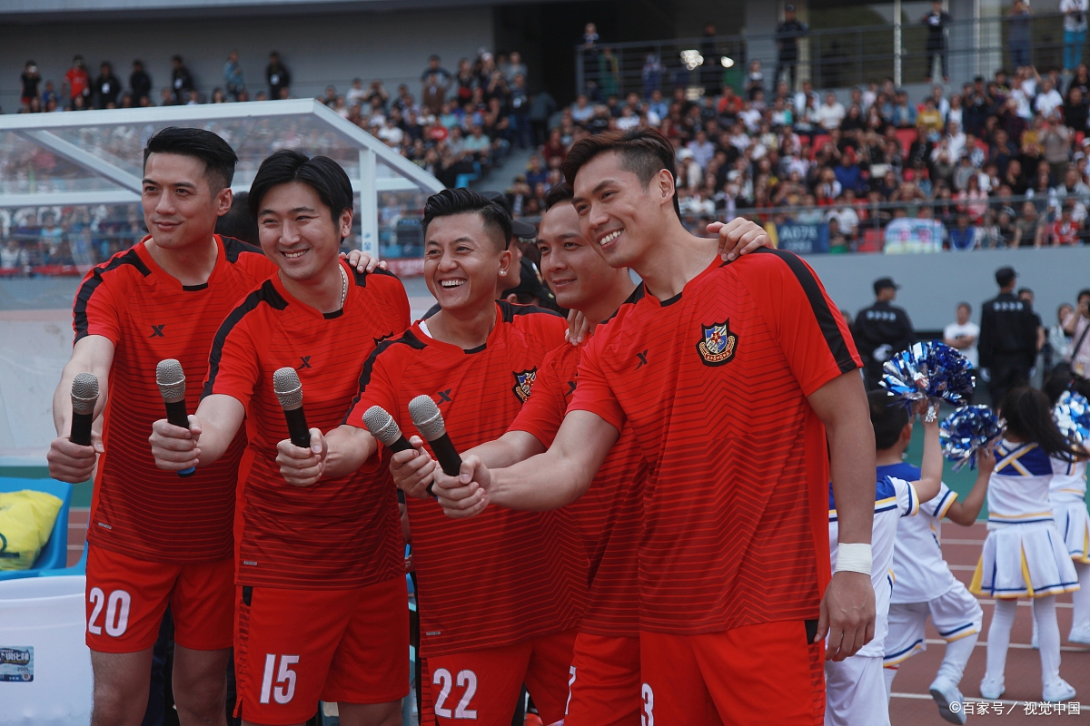 比赛中中场球员带队出奇制胜，善用战术