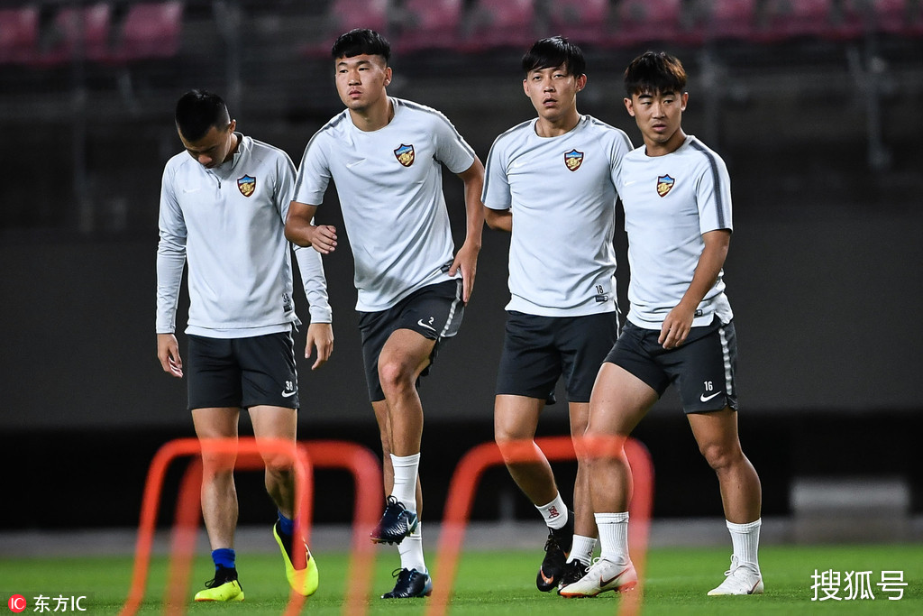 包含决赛前瞻：新助教上位率领球队冲击冠军的词条