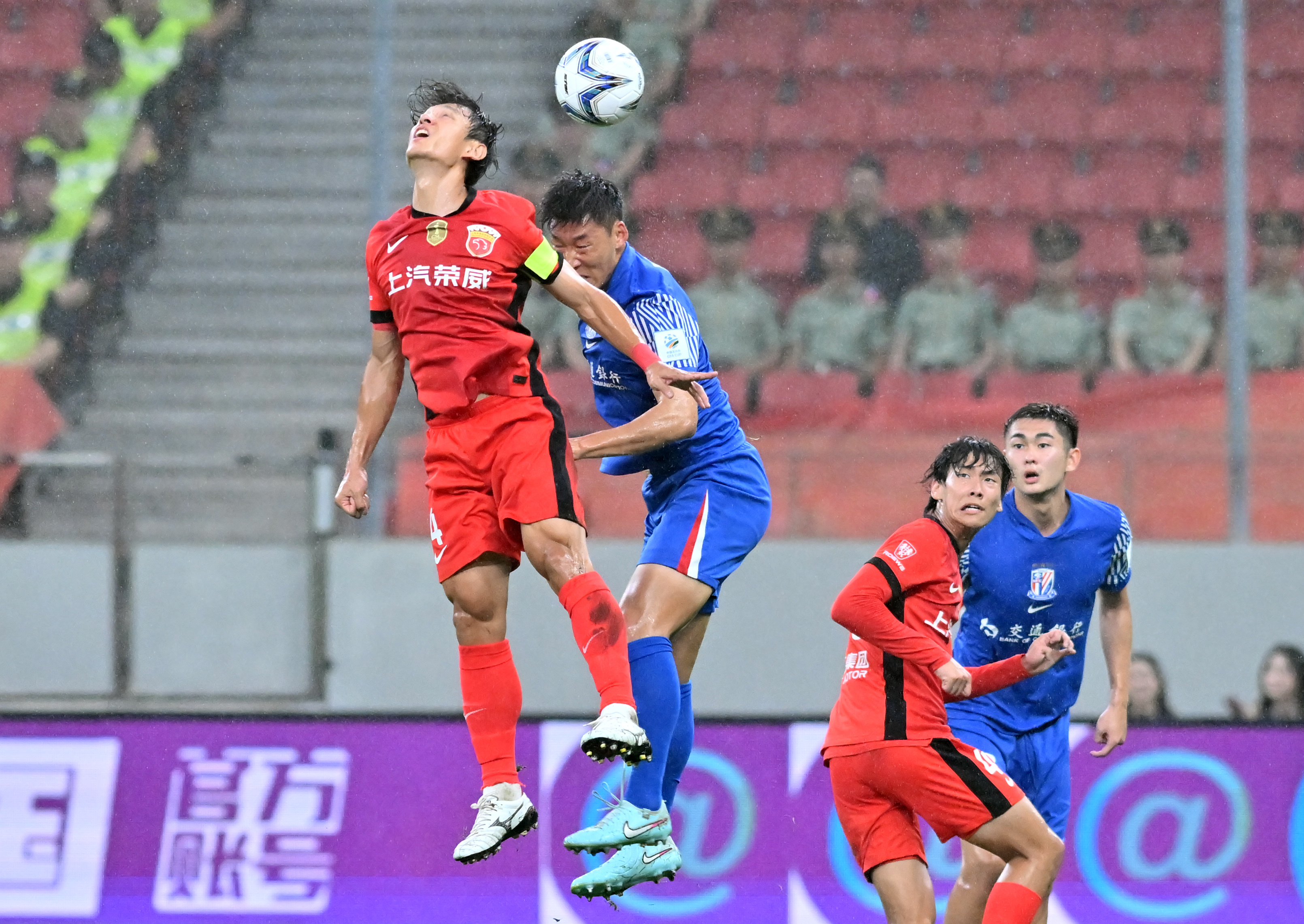 申花蝉联中超冠军！恒大未能卫冕