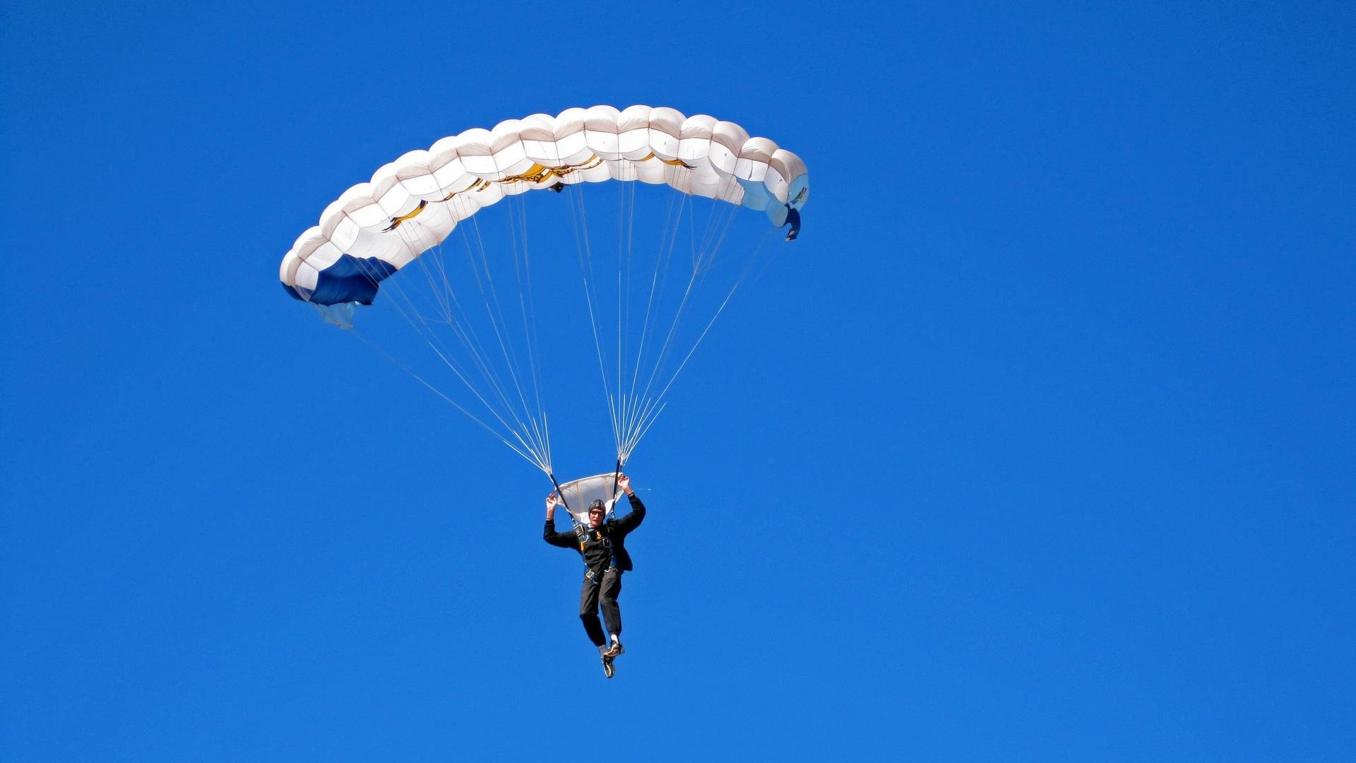 跨界征服，秘鲁资本强势入主曼联，奥利维耶在F1迈阿密街头演绎接管艺术