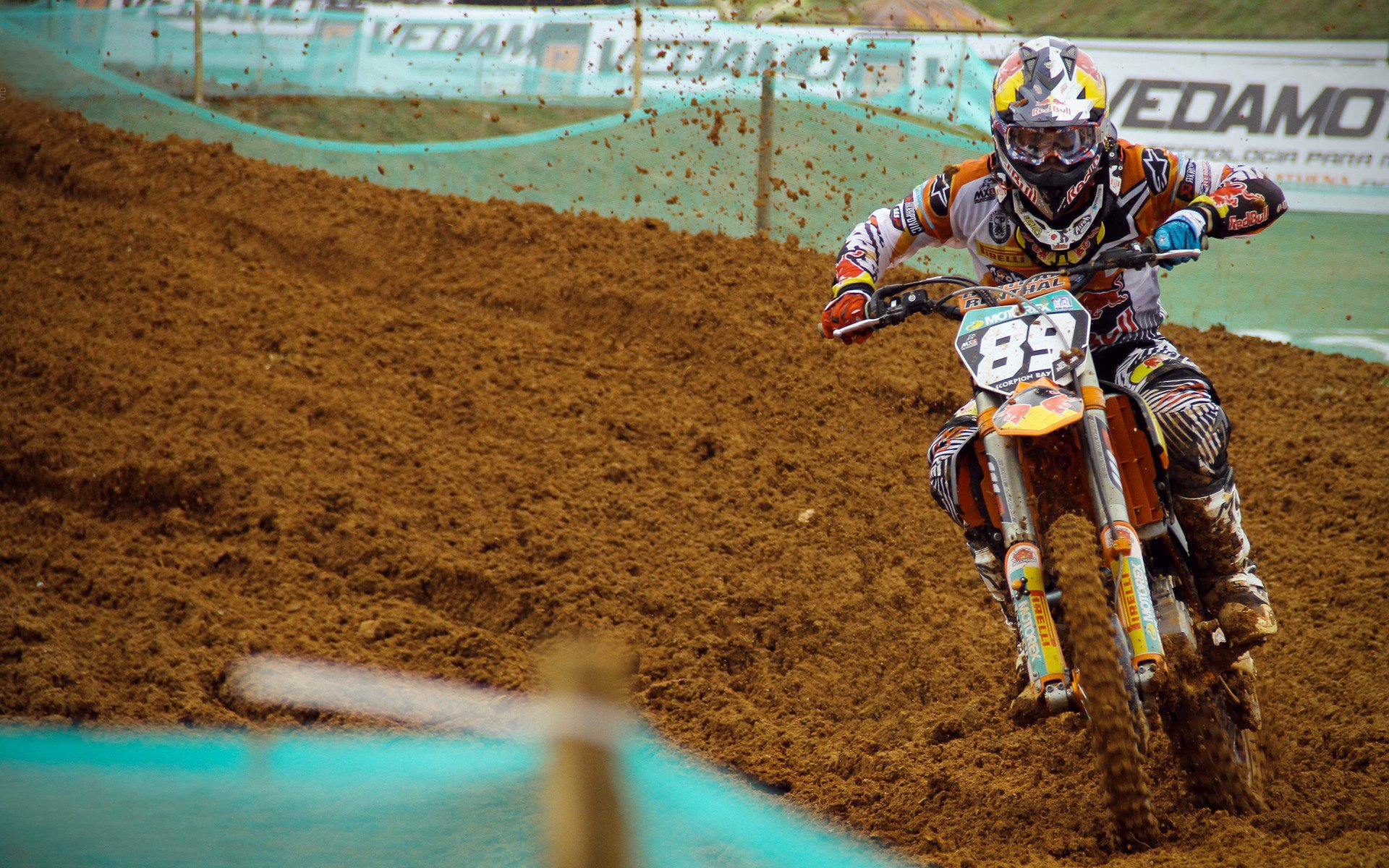 东决关键战之夜，乔治成为全场焦点