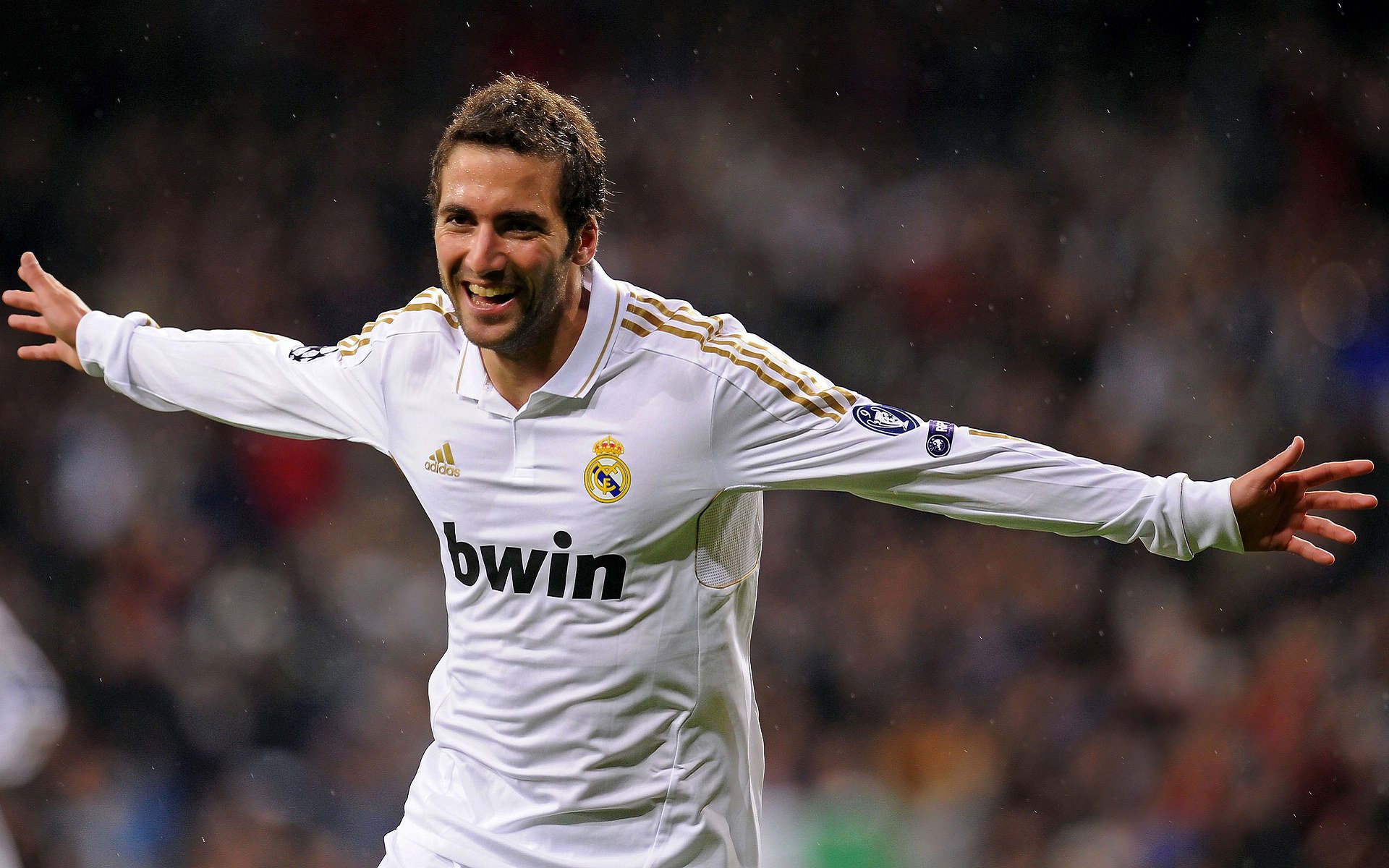 库尔图瓦神级扑救难挽败局,亚特兰大强势晋级映衬阿尔及利亚足球之光