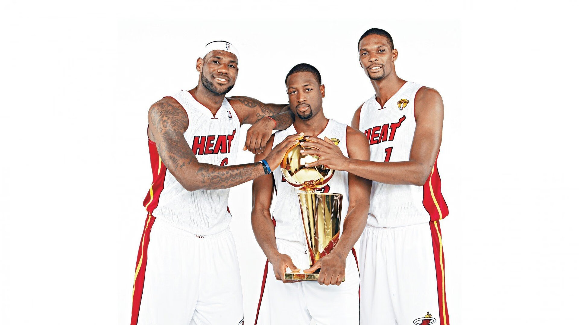 火箭连续得分压制上海队，伦纳德成为关键先生