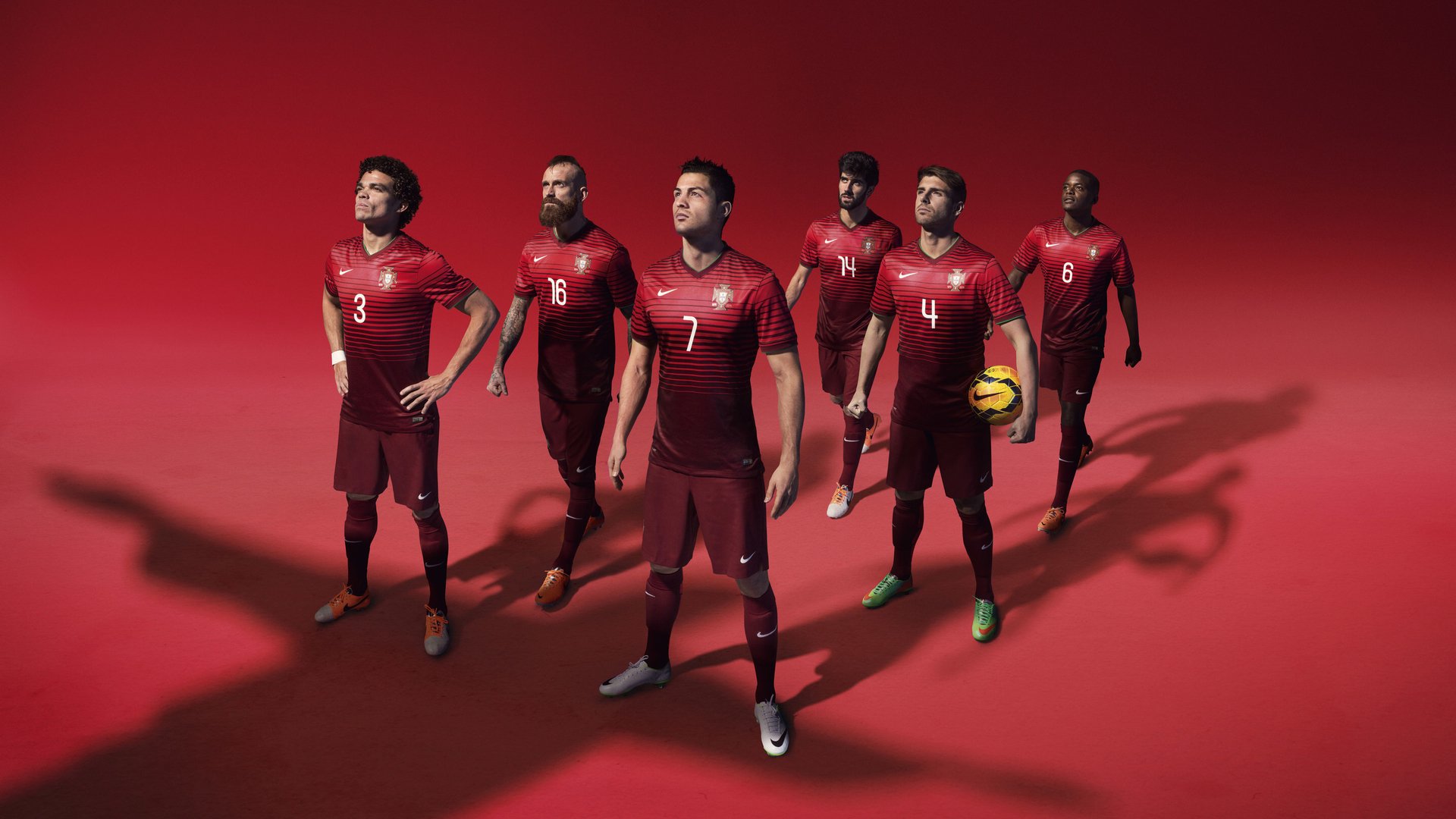 橙衣铁壁与蓝月银刃，一场欧冠史诗如何成为萨拉赫封神之夜的历史坐标